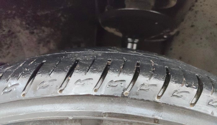 2016 Renault Duster 110 PS RXZ 4X2 AMT DIESEL, Diesel, Automatic, 86,316 km, Left Front Tyre Tread