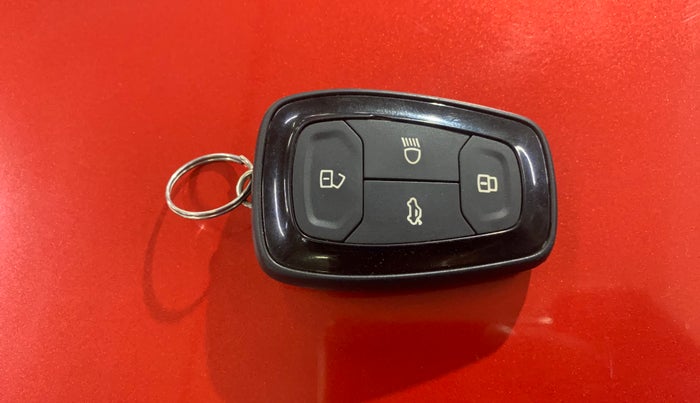 2020 Tata ALTROZ XT PETROL, Petrol, Manual, 68,542 km, Key Close Up