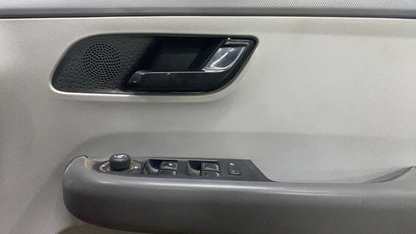 2020 Tata ALTROZ XT PETROL, Petrol, Manual, 68,396 km, Driver Side Door Panels Control