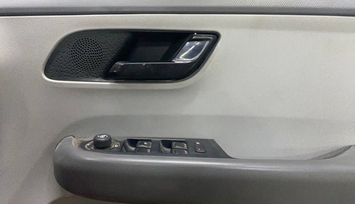 2020 Tata ALTROZ XT PETROL, Petrol, Manual, 68,542 km, Driver Side Door Panels Control