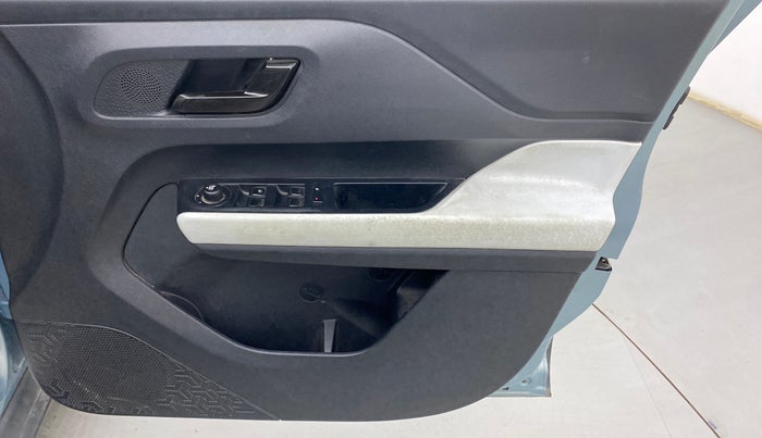 2021 Tata PUNCH ACCOMPLISHED AMT, Petrol, Automatic, 28,773 km, Driver Side Door Panels Control