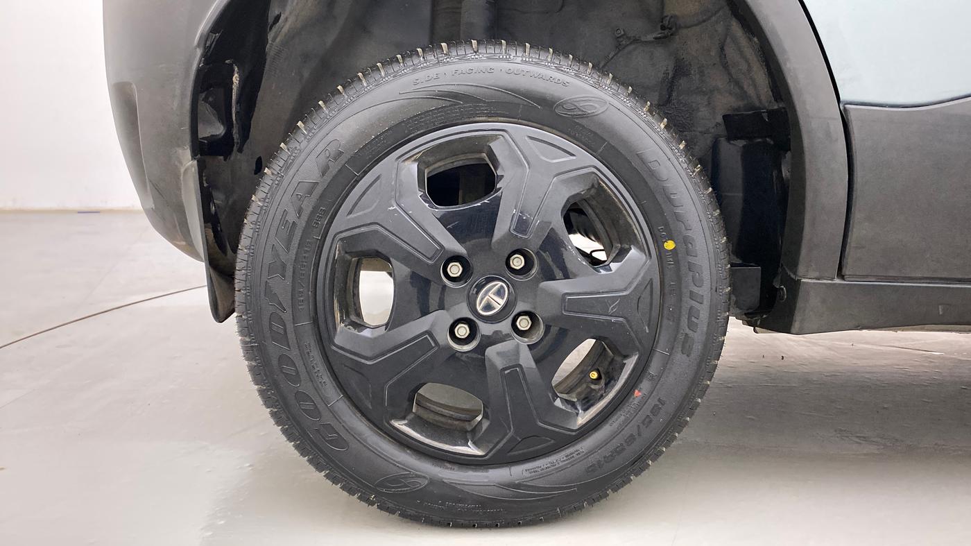 2021 Tata PUNCH ACCOMPLISHED AMT, Petrol, Automatic, 28,773 km, Right Rear Wheel