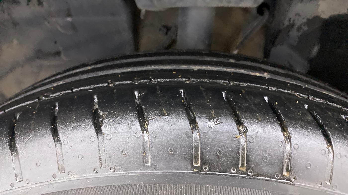 2021 Tata PUNCH ACCOMPLISHED AMT, Petrol, Automatic, 28,773 km, Left Front Tyre Tread