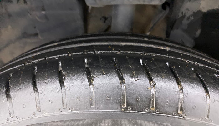 2021 Tata PUNCH ACCOMPLISHED AMT, Petrol, Automatic, 28,773 km, Left Front Tyre Tread