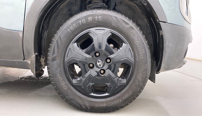 2021 Tata PUNCH ACCOMPLISHED AMT, Petrol, Automatic, 28,773 km, Right Front Wheel