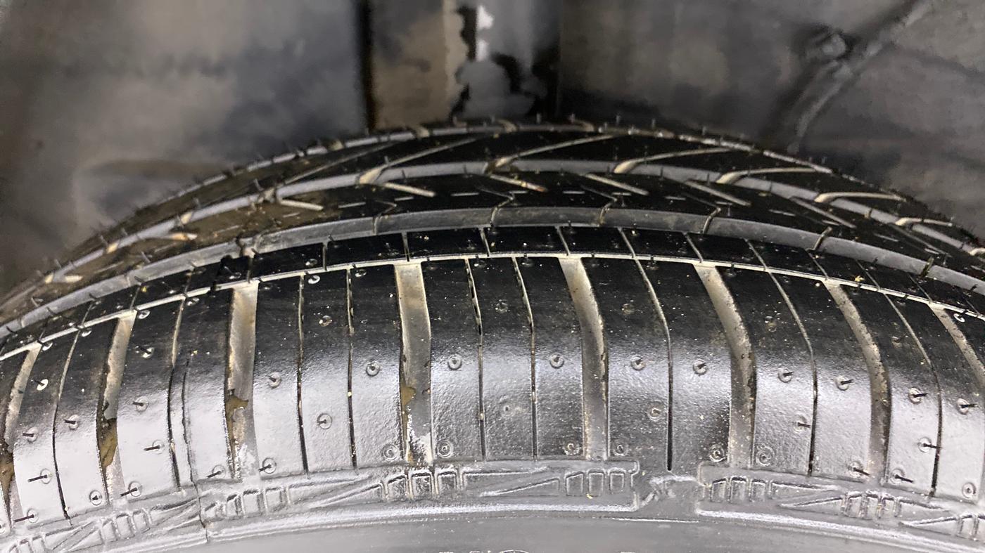 2021 Tata PUNCH ACCOMPLISHED AMT, Petrol, Automatic, 28,773 km, Right Rear Tyre Tread