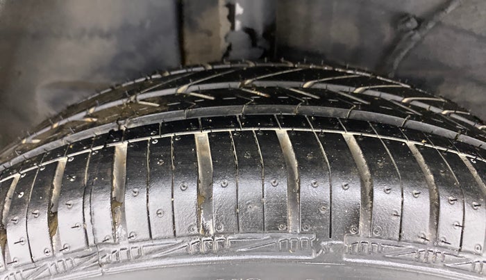 2021 Tata PUNCH ACCOMPLISHED AMT, Petrol, Automatic, 28,773 km, Right Rear Tyre Tread