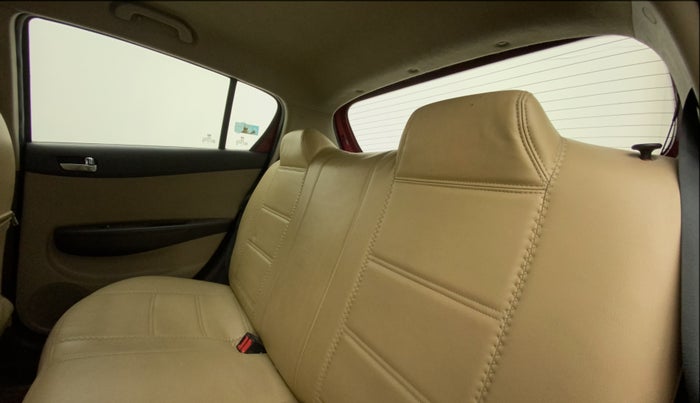 2011 Hyundai i20 MAGNA 1.2, Petrol, Manual, 97,224 km, Right Side Rear Door Cabin