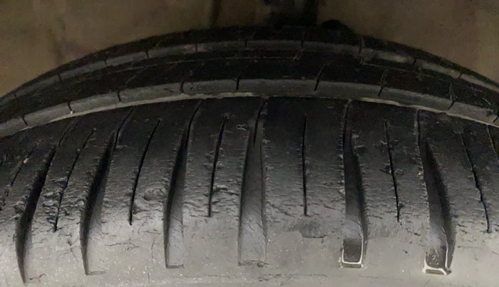2011 Hyundai i20 MAGNA 1.2, Petrol, Manual, 97,224 km, Right Front Tyre Tread