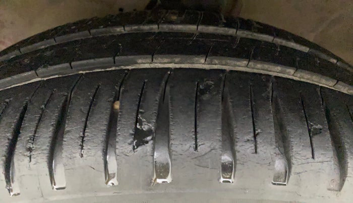 2011 Hyundai i20 MAGNA 1.2, Petrol, Manual, 97,224 km, Left Front Tyre Tread