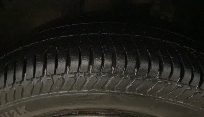2015 Maruti Alto K10 LXI, Petrol, Manual, 65,172 km, Left Front Tyre Tread