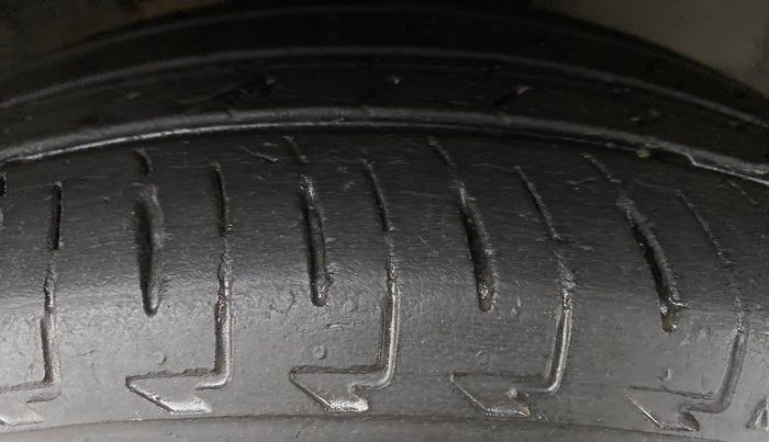 2017 Maruti IGNIS ALPHA 1.2 AMT, CNG, Automatic, 51,788 km, Right Front Tyre Tread