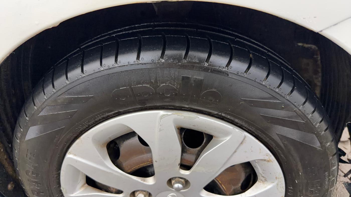 2018 Hyundai Eon MAGNA +, CNG, Manual, 79,427 km, Right Front Tyre Tread
