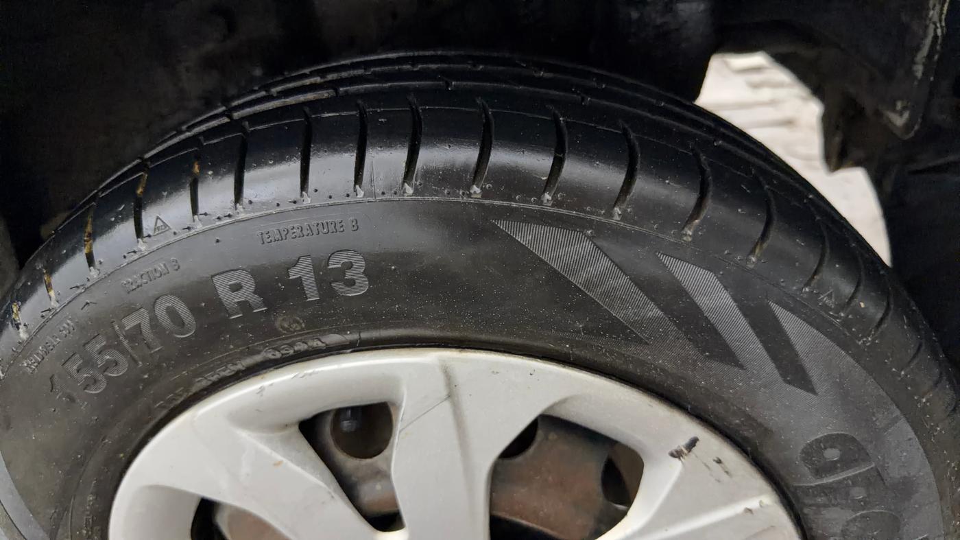 2018 Hyundai Eon MAGNA +, CNG, Manual, 79,427 km, Left Rear Tyre Tread