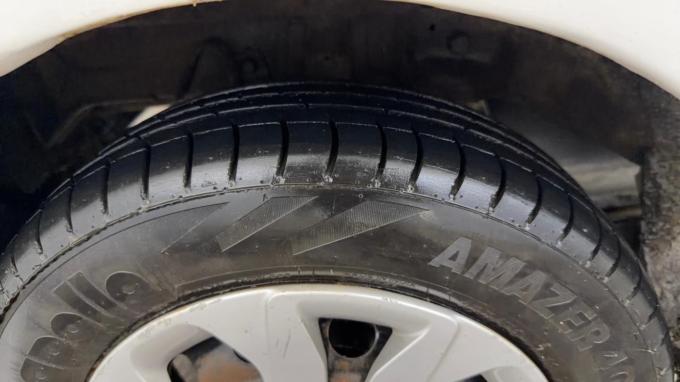 2018 Hyundai Eon MAGNA +, CNG, Manual, 79,427 km, Right Rear Tyre Tread