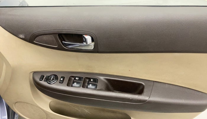 2011 Hyundai i20 SPORTZ (O) 1.2, Petrol, Manual, 58,044 km, Right front window switch / handle - Master window function not working
