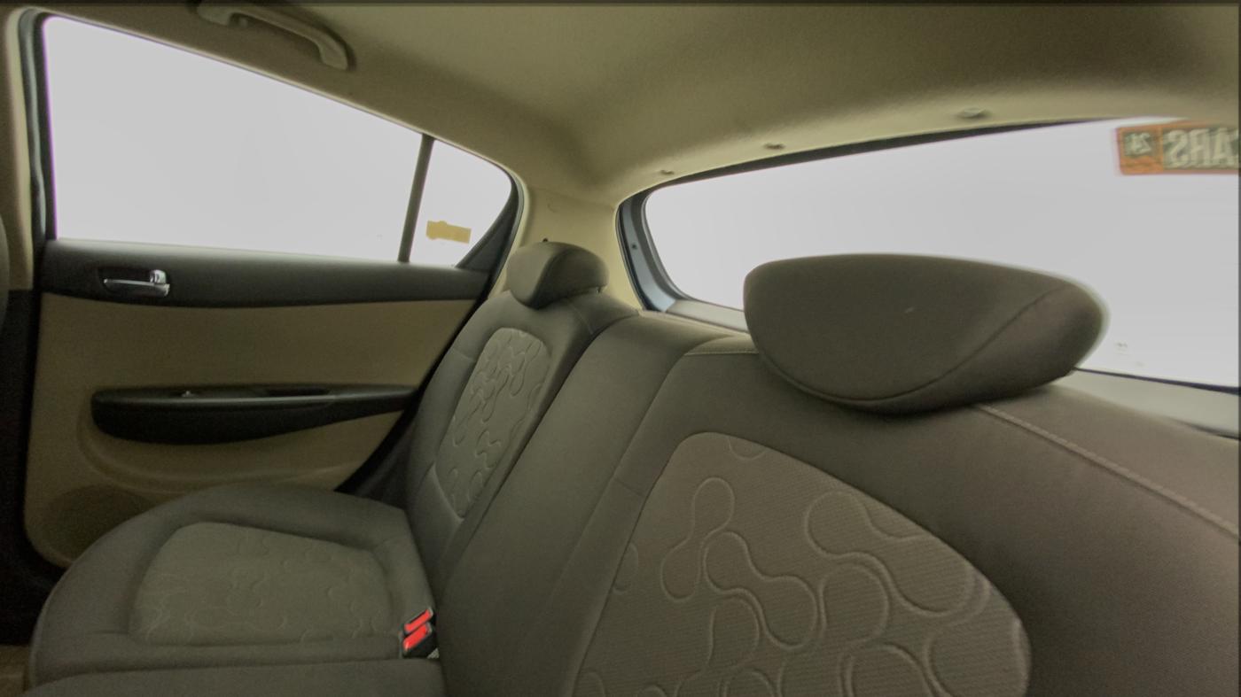 2011 Hyundai i20 SPORTZ (O) 1.2, Petrol, Manual, 58,044 km, Right Side Rear Door Cabin