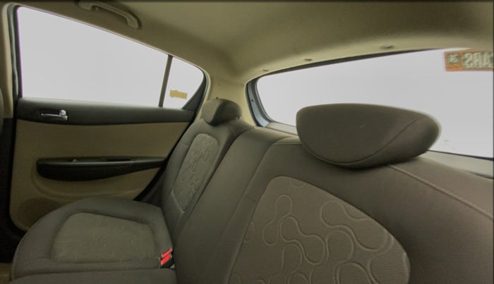 2011 Hyundai i20 SPORTZ (O) 1.2, Petrol, Manual, 58,044 km, Right Side Rear Door Cabin