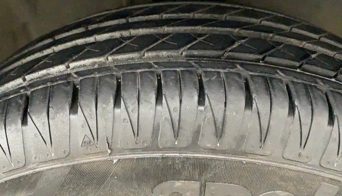 2011 Hyundai i20 SPORTZ (O) 1.2, Petrol, Manual, 58,044 km, Right Front Tyre Tread
