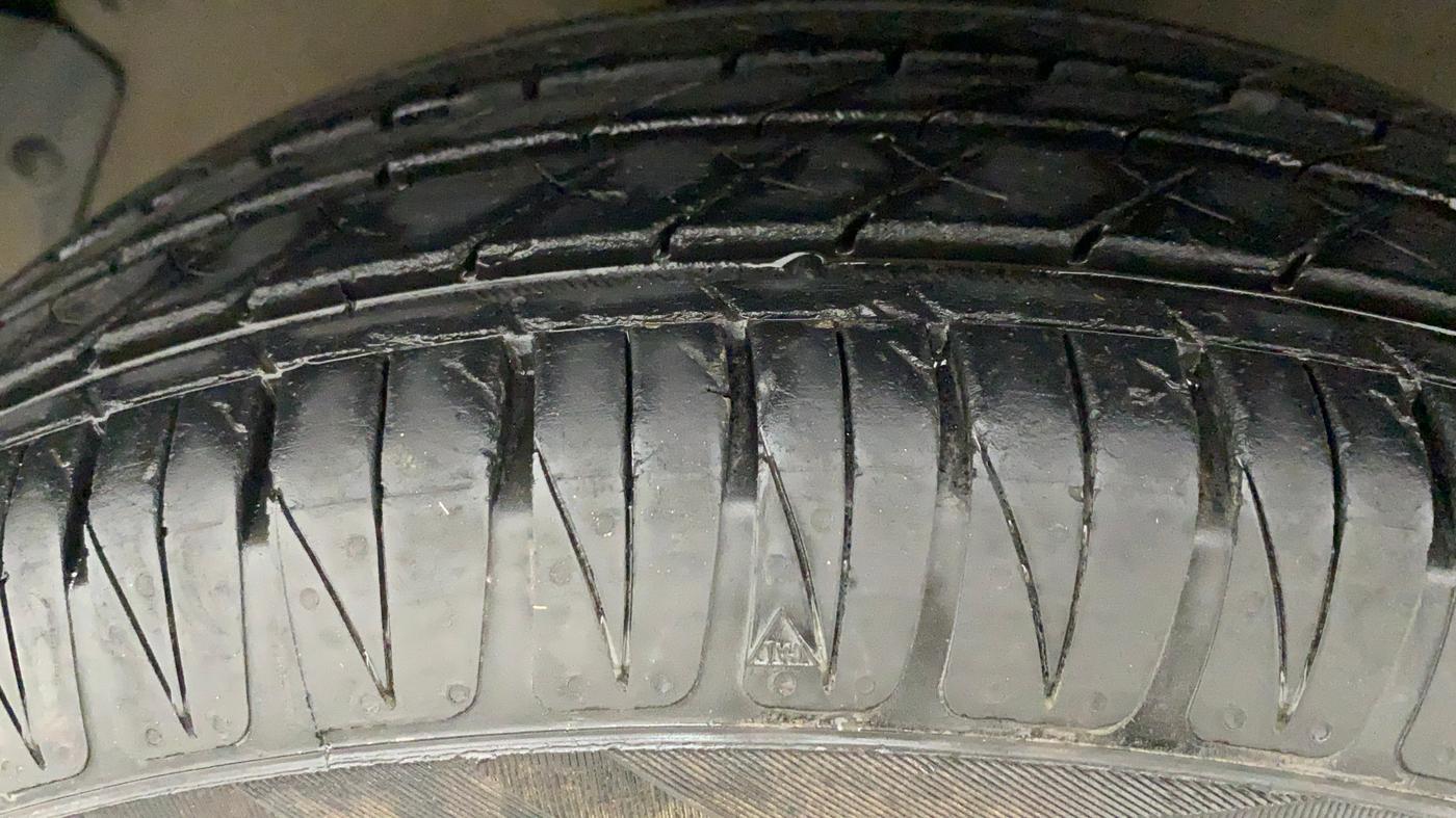 2011 Hyundai i20 SPORTZ (O) 1.2, Petrol, Manual, 58,044 km, Left Front Tyre Tread