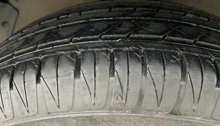 2011 Hyundai i20 SPORTZ (O) 1.2, Petrol, Manual, 58,044 km, Left Front Tyre Tread