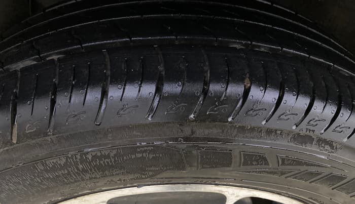 2019 Renault Duster RXS CVT, Petrol, Automatic, 81,860 km, Left Front Tyre Tread