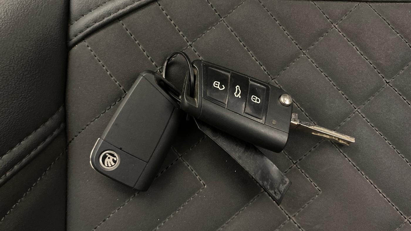 2023 Skoda SLAVIA AMBITION 1.0L TSI AT, Petrol, Automatic, 26,720 km, Key Close Up