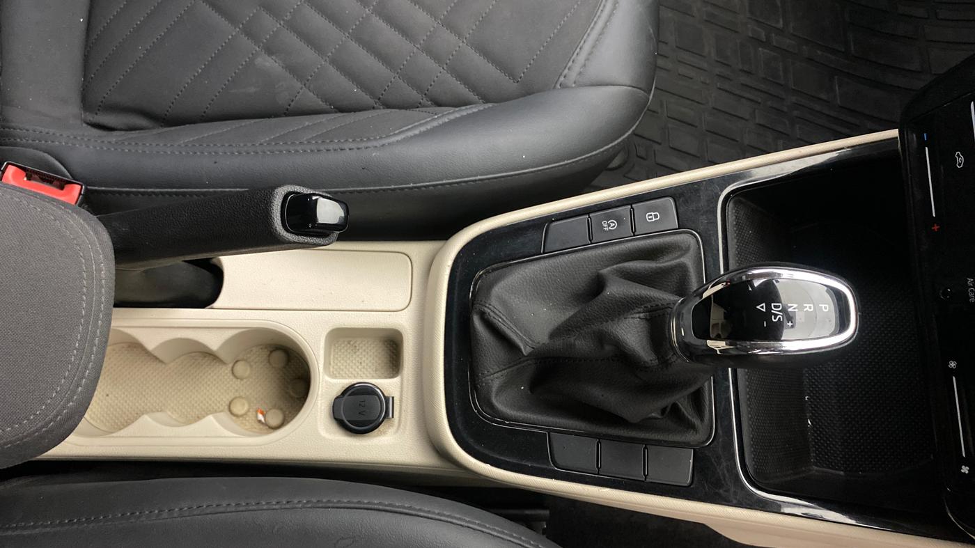 2023 Skoda SLAVIA AMBITION 1.0L TSI AT, Petrol, Automatic, 26,720 km, Gear Lever