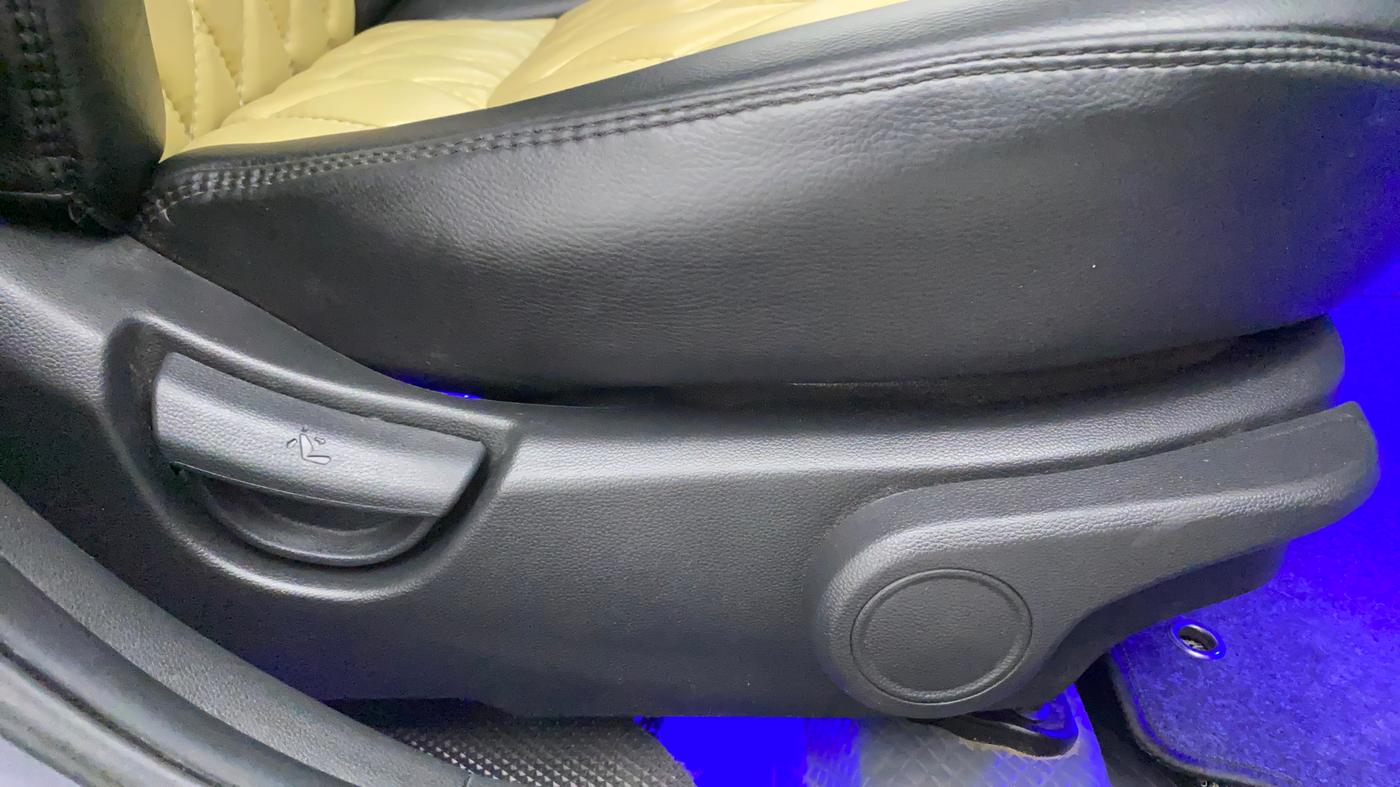 2019 Hyundai Grand i10 ASTA 1.2 KAPPA VTVT, Petrol, Manual, 46,852 km, Driver Side Adjustment Panel