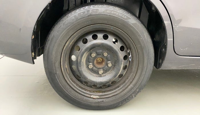 2013 Maruti Ertiga VXI CNG, CNG, Manual, 1,01,059 km, Right Rear Wheel