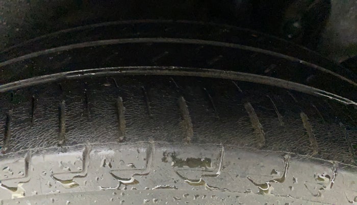 2013 Maruti Ertiga VXI CNG, CNG, Manual, 1,01,059 km, Left Rear Tyre Tread