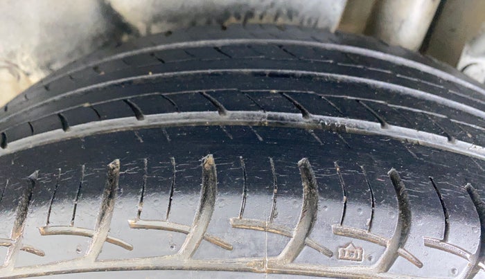 2013 Maruti Swift Dzire VXI, Petrol, Manual, 82,900 km, Left Rear Tyre Tread