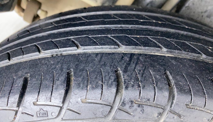 2013 Maruti Swift Dzire VXI, Petrol, Manual, 82,900 km, Right Rear Tyre Tread