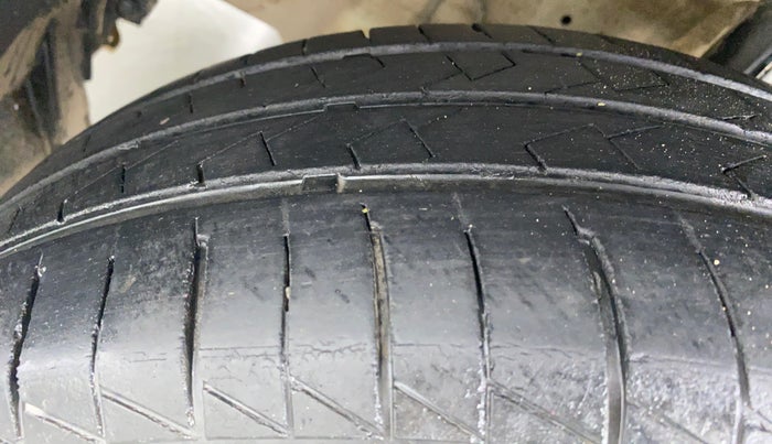 2013 Maruti Swift Dzire VXI, Petrol, Manual, 82,900 km, Left Front Tyre Tread