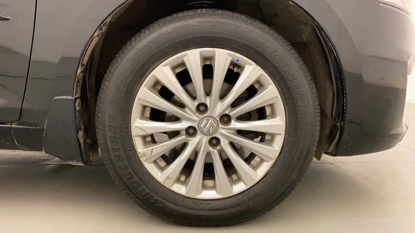2015 Maruti Ciaz ZXI, Petrol, Manual, 93,757 km, Right Front Wheel