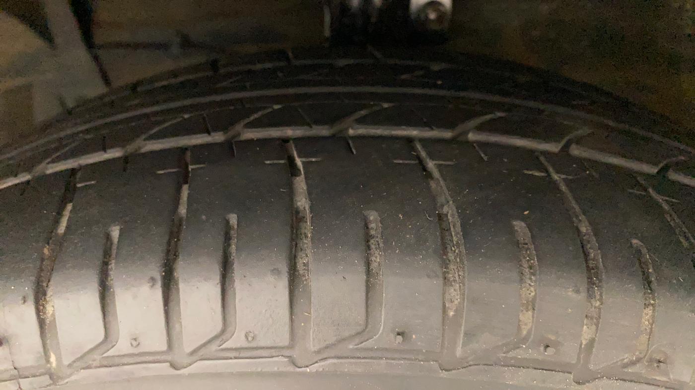 2015 Maruti Ciaz ZXI, Petrol, Manual, 93,757 km, Left Front Tyre Tread