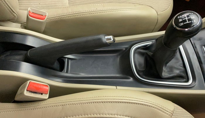 2015 Maruti Ciaz ZXI, Petrol, Manual, 93,757 km, Gear Lever
