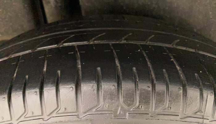 2015 Maruti Ciaz ZXI, Petrol, Manual, 93,757 km, Right Rear Tyre Tread