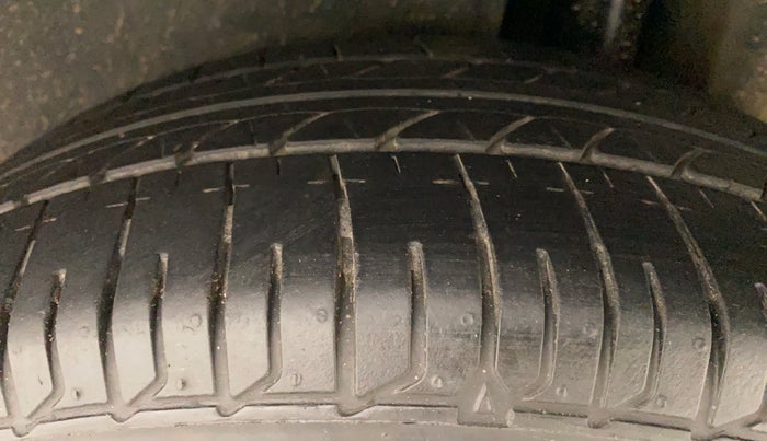 2015 Maruti Ciaz ZXI, Petrol, Manual, 93,757 km, Left Rear Tyre Tread