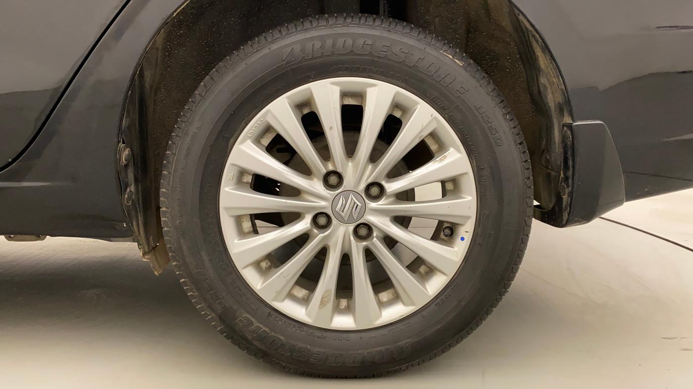 2015 Maruti Ciaz ZXI, Petrol, Manual, 93,757 km, Left Rear Wheel