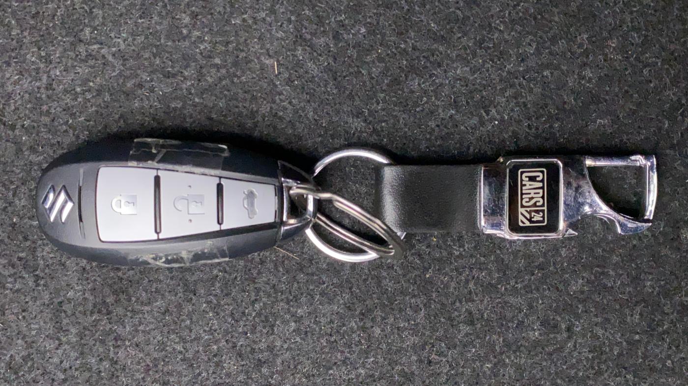 2015 Maruti Ciaz ZXI, Petrol, Manual, 93,757 km, Key Close Up