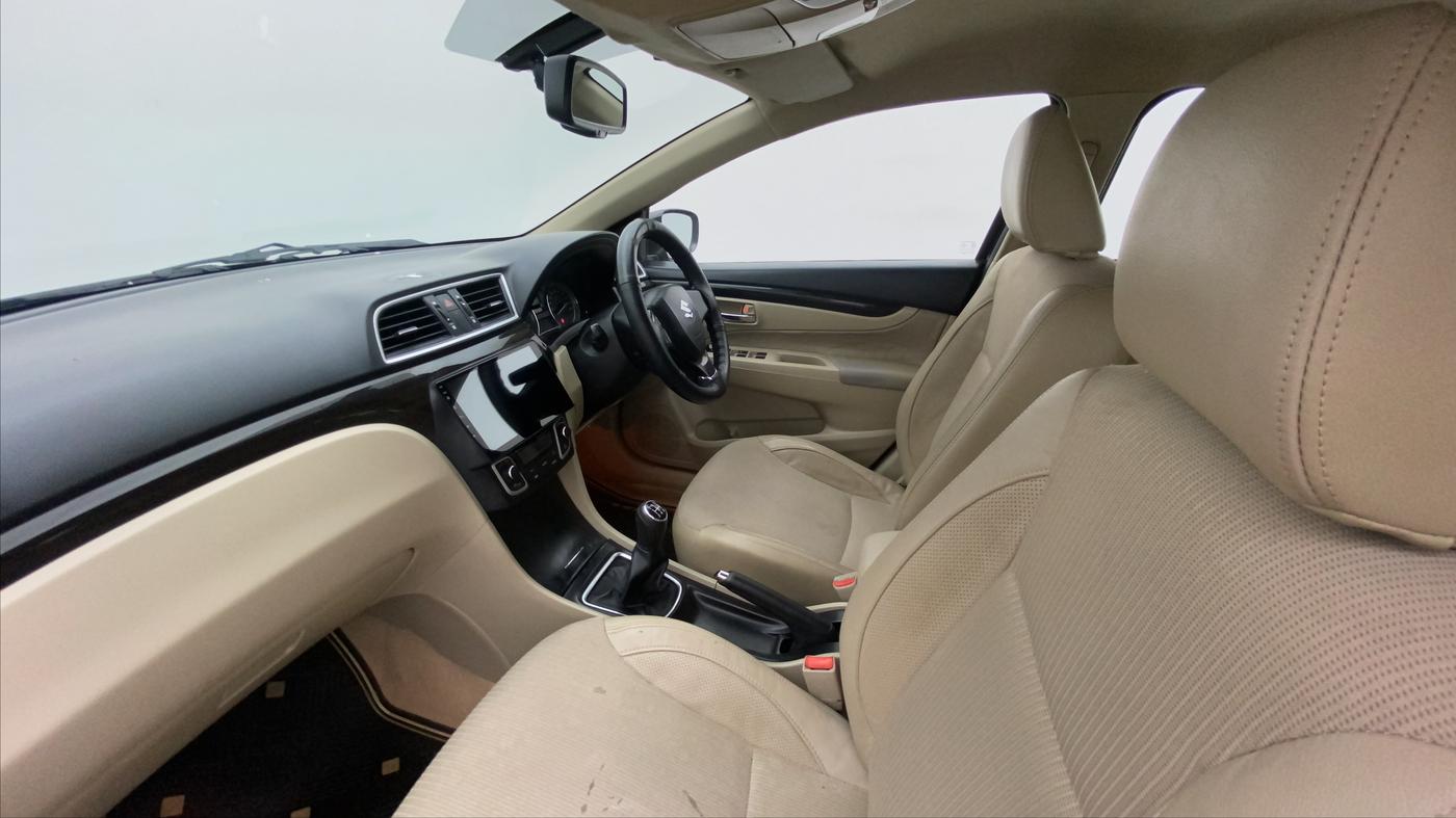 2015 Maruti Ciaz ZXI, Petrol, Manual, 93,757 km, Right Side Front Door Cabin