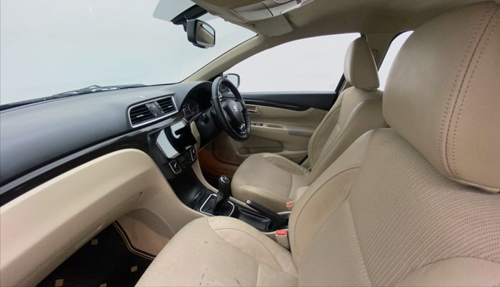 2015 Maruti Ciaz ZXI, Petrol, Manual, 93,757 km, Right Side Front Door Cabin