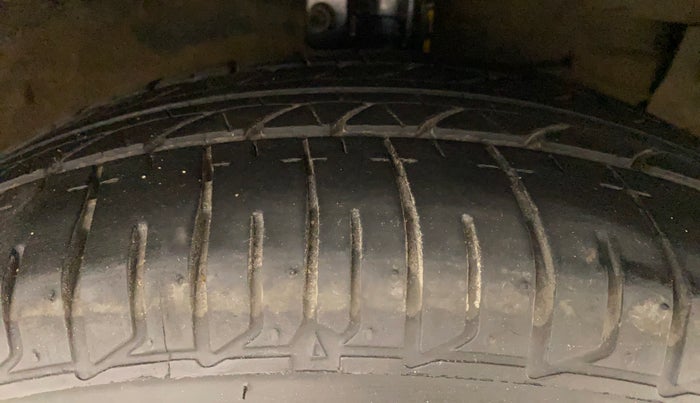 2015 Maruti Ciaz ZXI, Petrol, Manual, 93,757 km, Right Front Tyre Tread