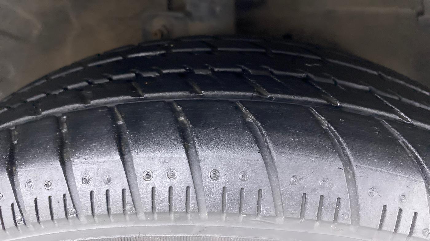 2017 Maruti Celerio VXI (O) AMT, Petrol, Automatic, 89,368 km, Right Front Tyre Tread