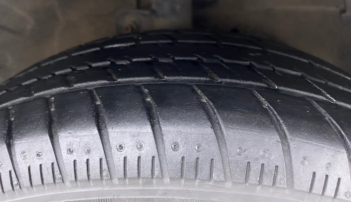 2017 Maruti Celerio VXI (O) AMT, Petrol, Automatic, 89,368 km, Right Front Tyre Tread