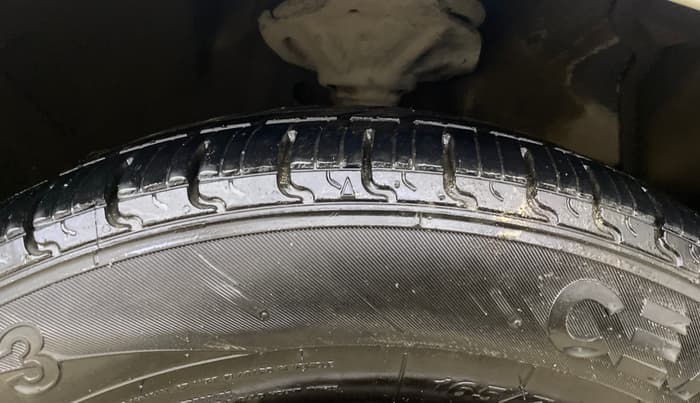 2015 Maruti Celerio VXI CNG, CNG, Manual, 71,815 km, Right Front Tyre Tread