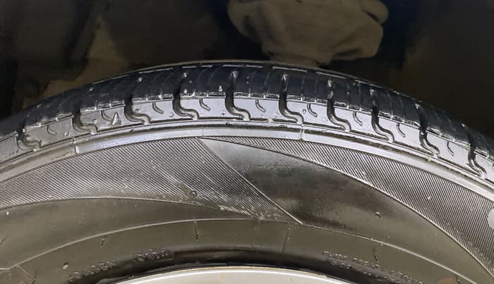 2015 Maruti Celerio VXI CNG, CNG, Manual, 71,815 km, Left Front Tyre Tread
