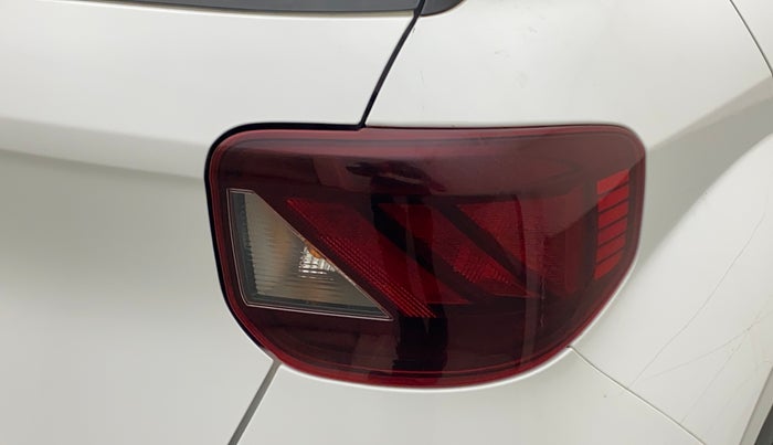 2022 Hyundai VENUE SX 1.5 (O) EXECUTIVE CRDI, Diesel, Manual, 64,354 km, Right tail light - Minor scratches
