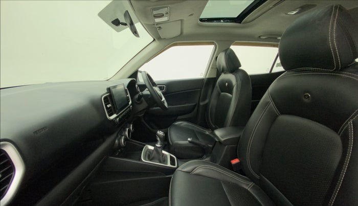 2022 Hyundai VENUE SX 1.5 (O) EXECUTIVE CRDI, Diesel, Manual, 64,354 km, Right Side Front Door Cabin